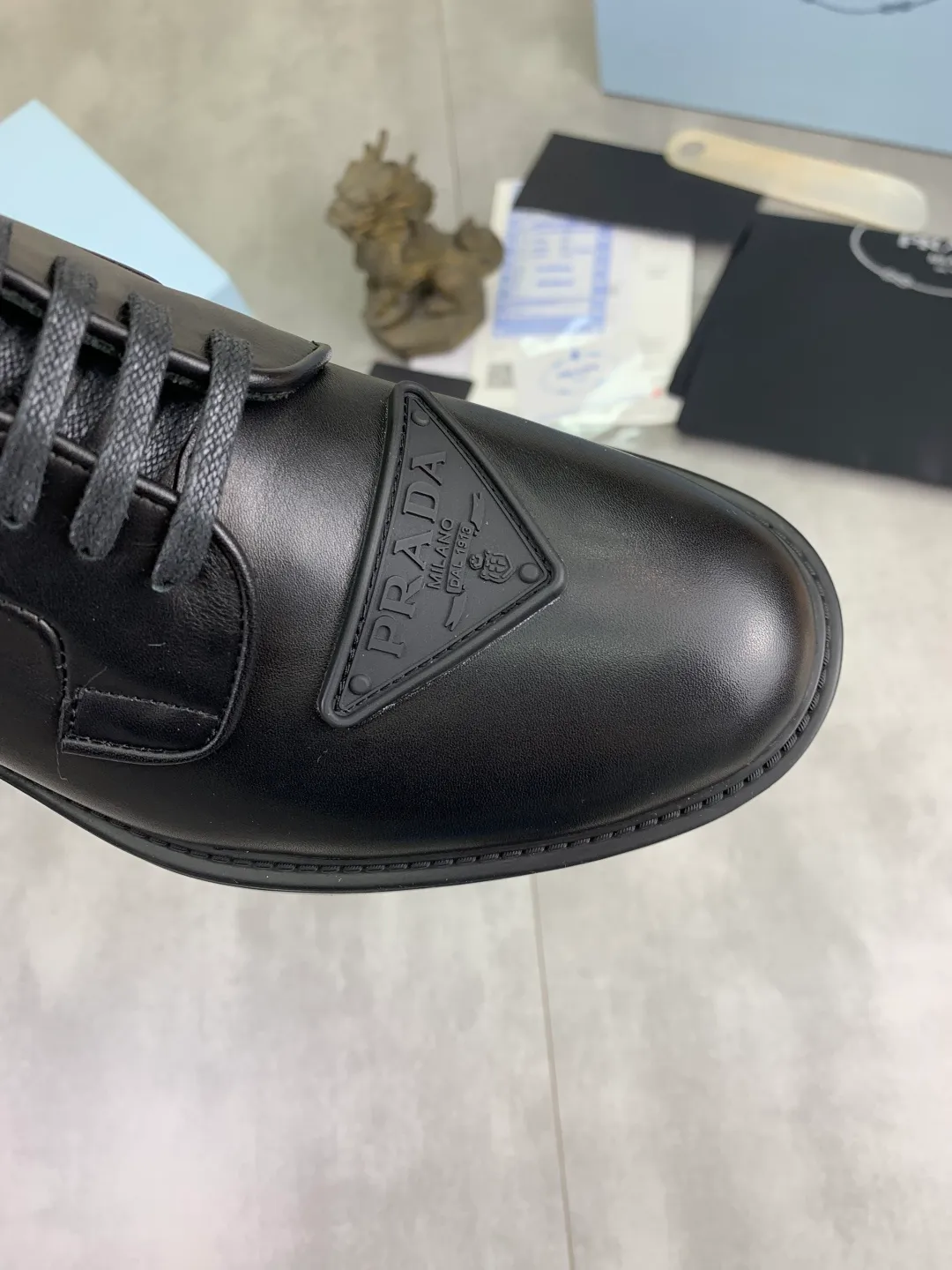 Men's Men's Shoes💰P640💰[New Style] High Quality Water-dyed Niuli 🆘[PRADA] Prada's latest casual business leather shoes for men! Listed simultaneously! The fabric is made of specially imported original calfskin, and the interior is made of imported water-dyed cowhide. It is absolutely luxurious and leads the fashion trend. High-end combination rubber outsole, size: 38-44 (45 and 46 can be customized) 3️⃣ colors available
